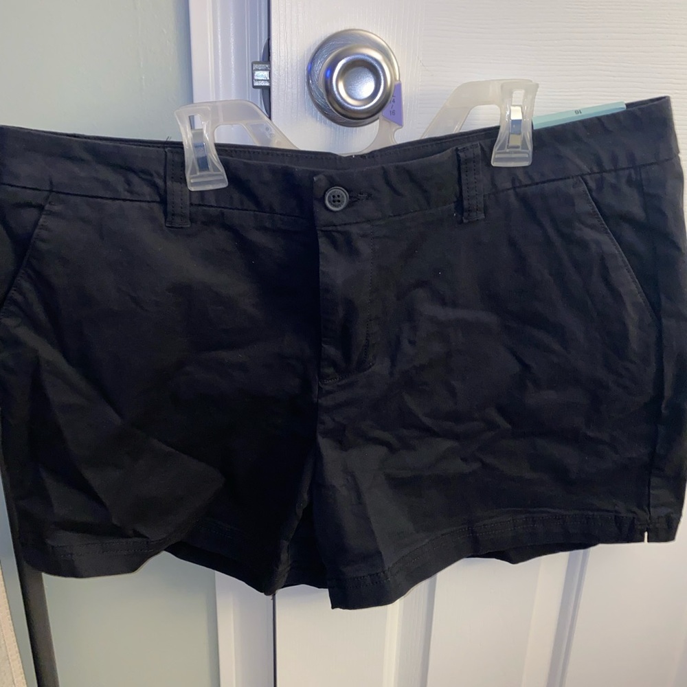 NWT Magellan Shorts Size 16 Black
